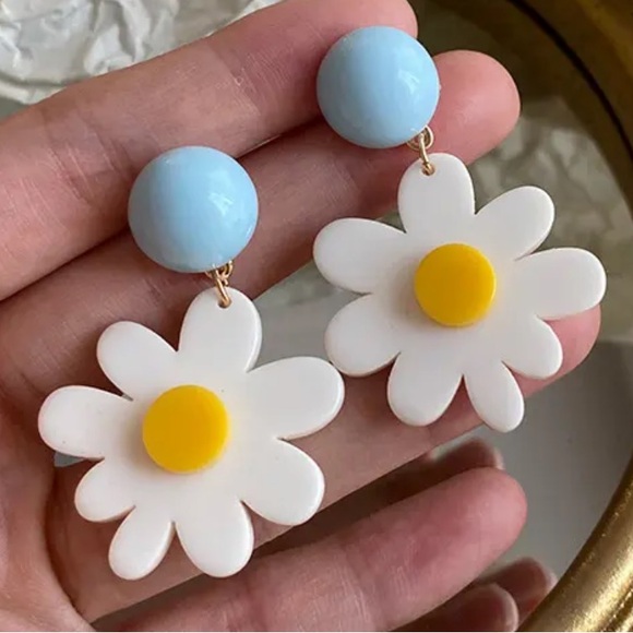 White, Yellow & Blue Daisy Design Spring, Fun Acrylic Earrings - Picture 1 of 5